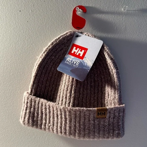 *** SOLD *** Lap up the luxury with this purple/pink tuque from Helly Hansen 🩷💜 - Picture 2 of 4